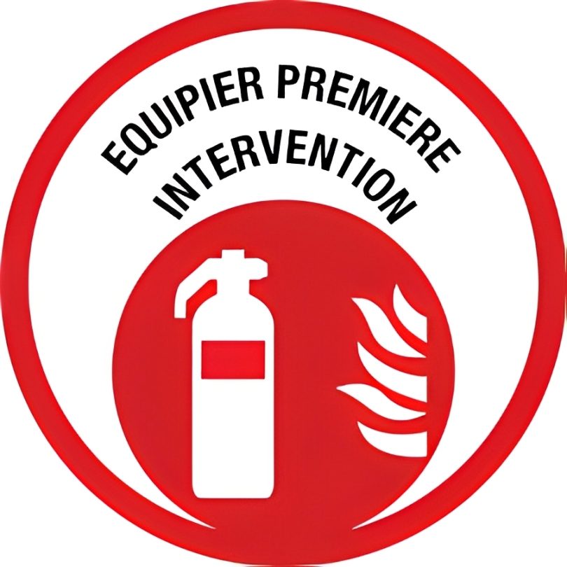 Insigne de sécurité pour l'équipier de première intervention avec extincteur et flammes.